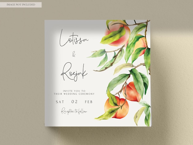Bruiloft uitnodigingskaart met aquarel perzik fruit en groene bladeren hand getrokken