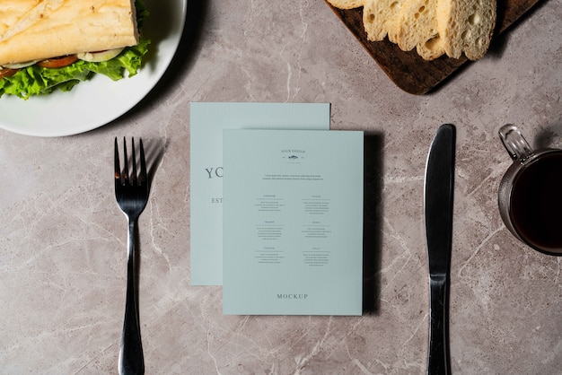 Mock-up del menu del brunch con scena