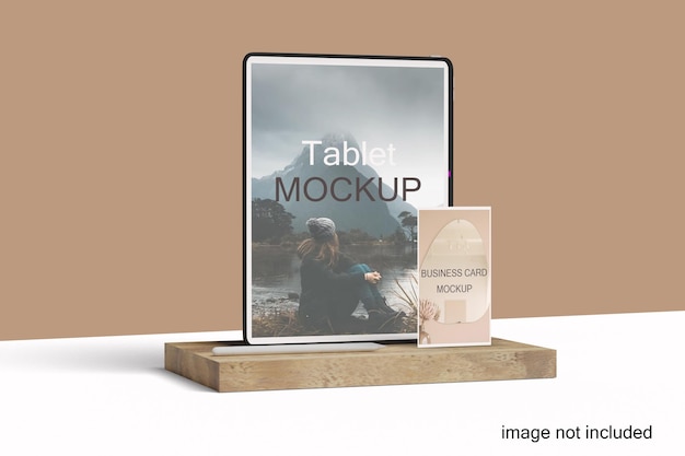 Mockup di biglietti da visita e tablet