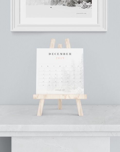 PSD calendario su mock-up di supporto vernice