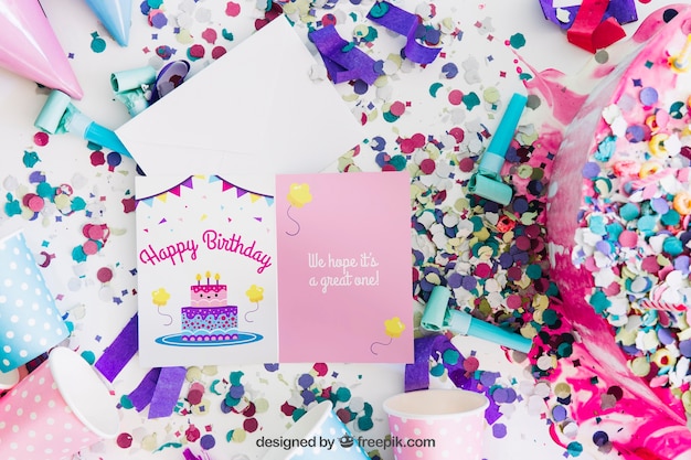 Mockup di carta con design di compleanno