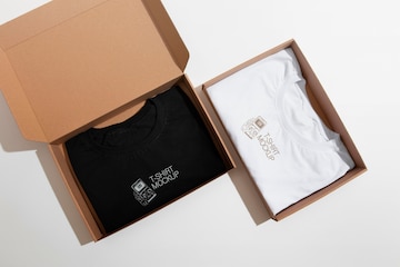 Premium PSD | Cardboard packaging mock-up for clothing
