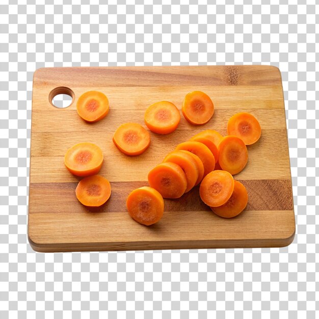 PSD Нарезки моркови на деревянной доске для резки, изолированные на прозрачном фоне