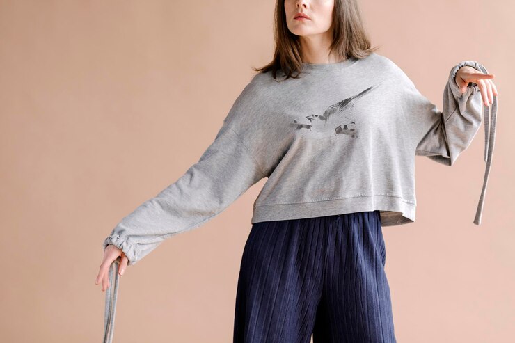 PSD ファッション撮影のモックアップのカジュアルな女性