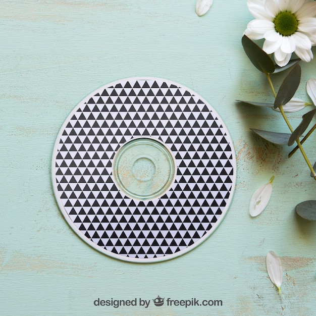 PSD cd mockup naast bloem