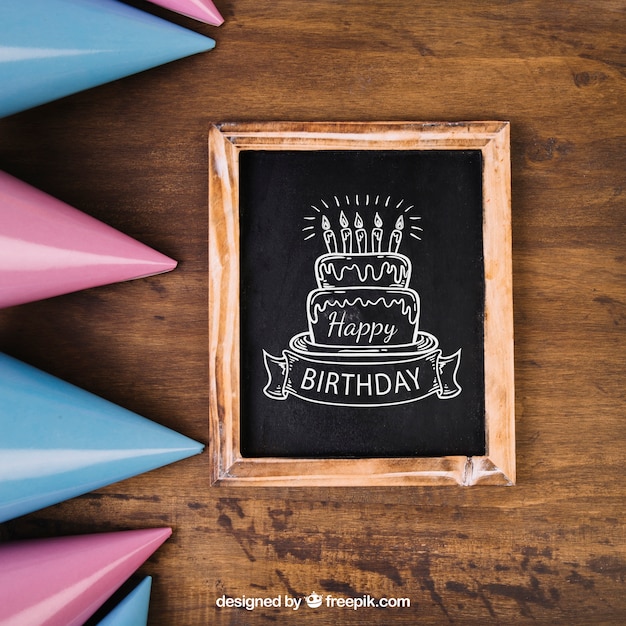 PSD mockup di lavagna con design di compleanno