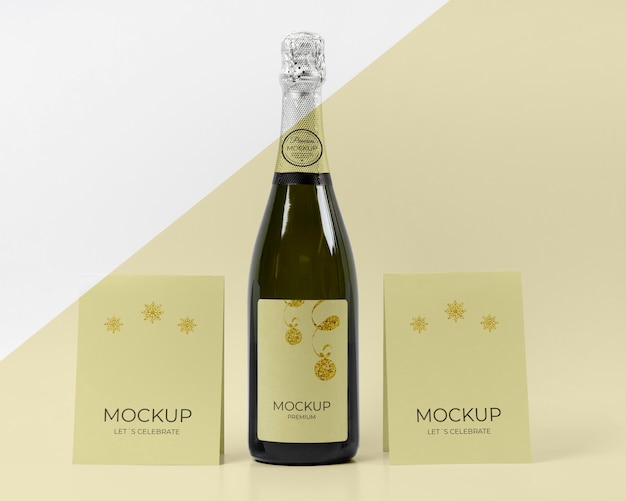 PSD mock-up di bottiglia di champagne festeggiamo le carte