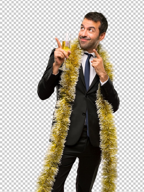 Evento di vacanze natalizie. uomo con champagne che celebra il nuovo anno 2019