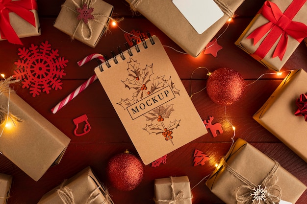 PSD blocco note di natale mock-up e scatole regalo