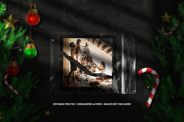 Mockup di cornice per foto di carta natalizia con carta strappata e sovrapposizione di ombre