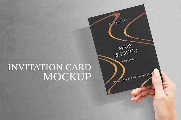 上品な結婚式の招待状のモックアップpsd黒と金のカード