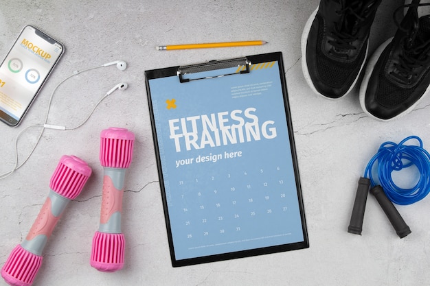 Clipboard mockup med sortiment af træningsudstyr