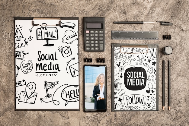 PSD mockup di appunti con elementi di ufficio