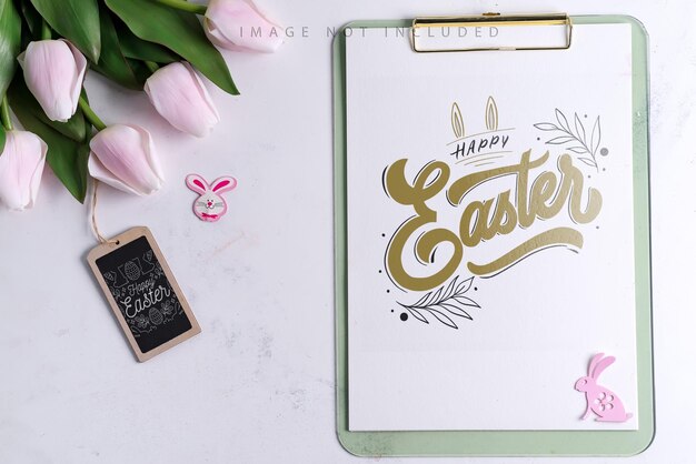 Appunti con tulipani primaverili con coniglietto di pasqua con mockup