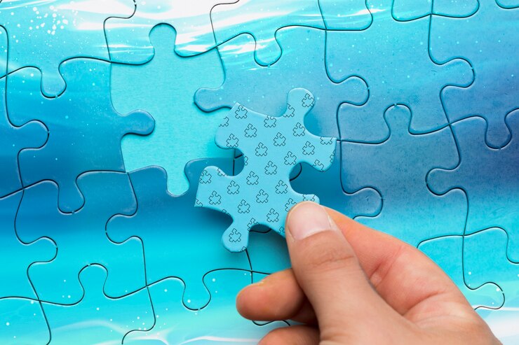 PSD close-up man holding a piece of puzzle
