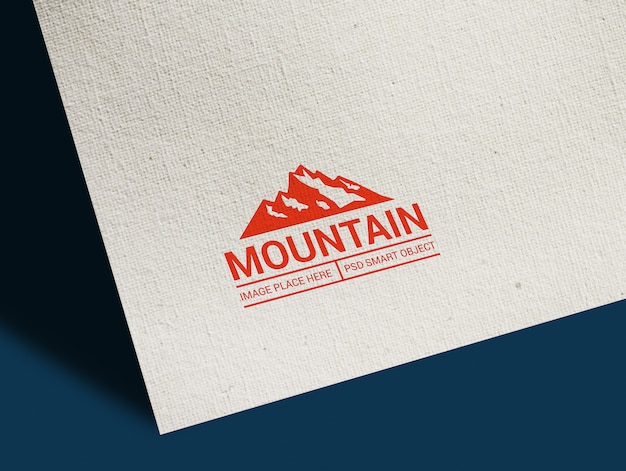 Red Mountain Logo Mockup에 닫기