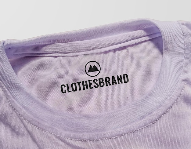 Close-up op t-shirt neklabel mockup