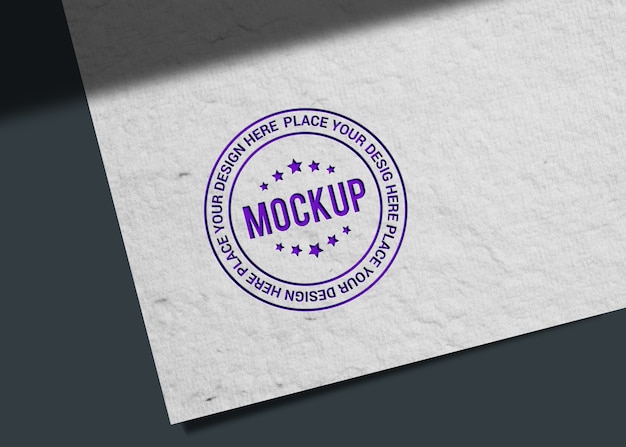 Primo piano sul mockup logo stile timbro realistico