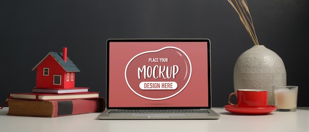 Close-up van werktafel met mockup laptop