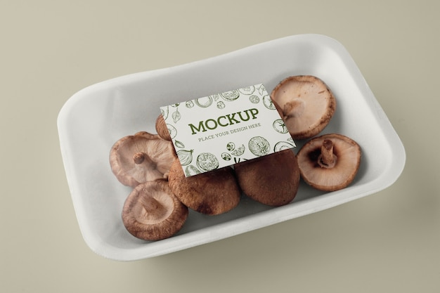 Primo piano sul modello di packaging vegano