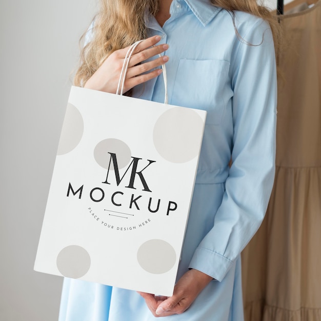 PSD close-up woman with shopping bag mockup