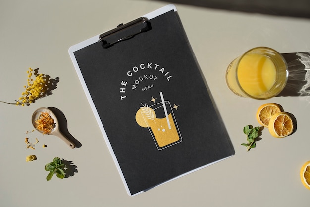 PSD Флаер для коктейлей и расположение напитков в плоском стиле