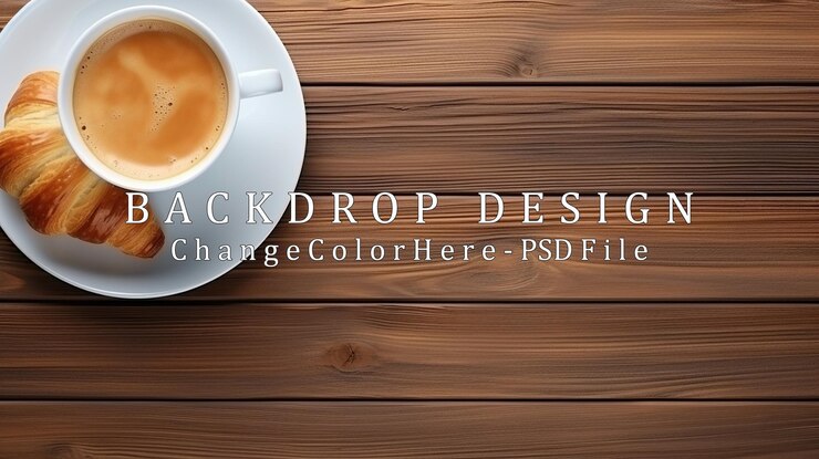 PSD 木製のテーブル上のコーヒーとクロワッサン