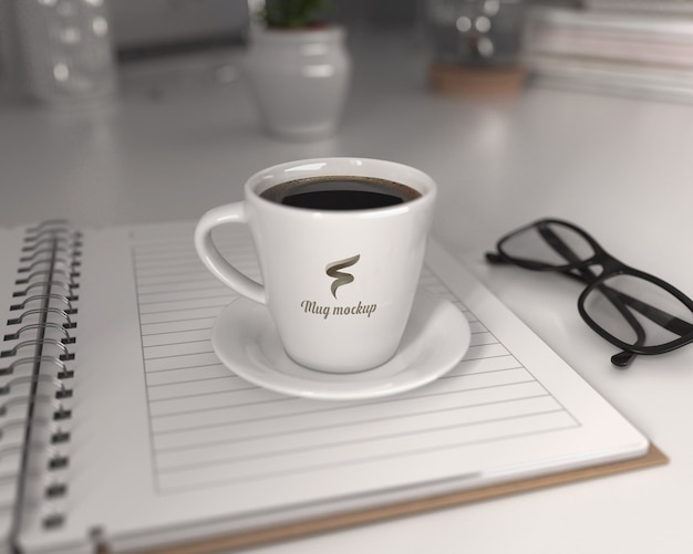 PSD mockup di tazza di caffè con blocco note