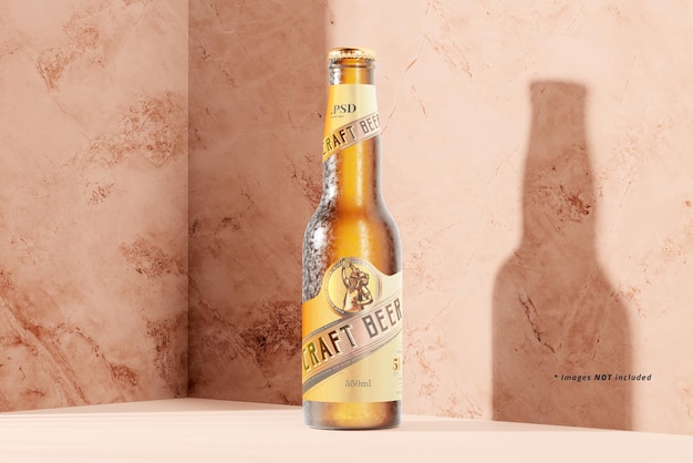 Mockup di bottiglia di birra fredda