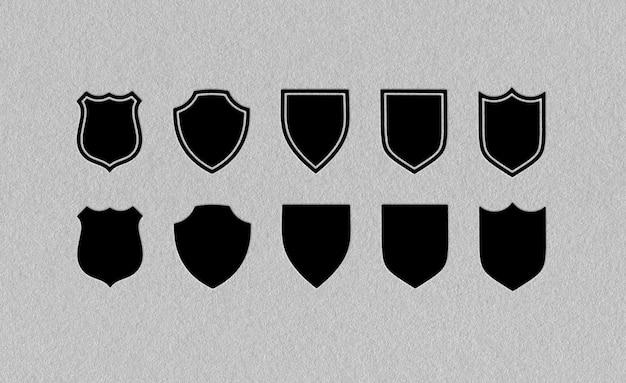 Collectie van tien zwarte schildvormen met verschillende ontwerpen op een gestructureerde achtergrond