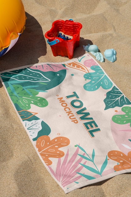 PSD Красочный макет пляжного полотенца с принтом для детей