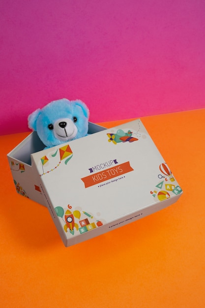 PSD 테디 베어와 함께 어린이를 위한 다채로운 장난감 상자