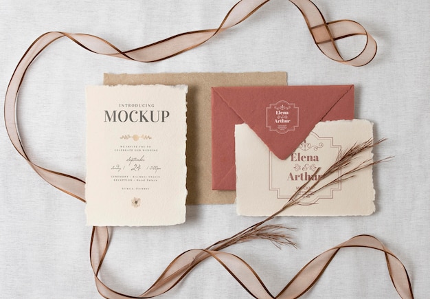 Composizione di eleganti carte mock-up per matrimoni