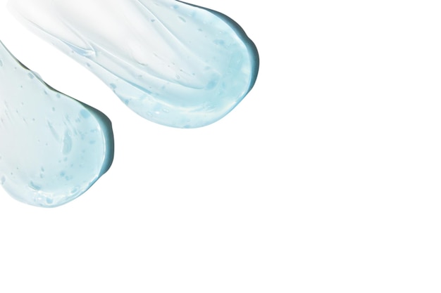 PSD composizione di sbavature e gocce o gocce di un siero di gel blu trasparente su uno sfondo trasparente vuoto