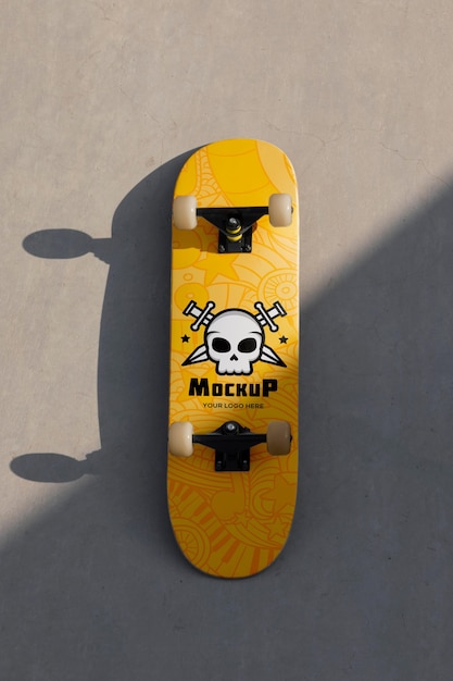 PSD composizione con mock-up skateboard