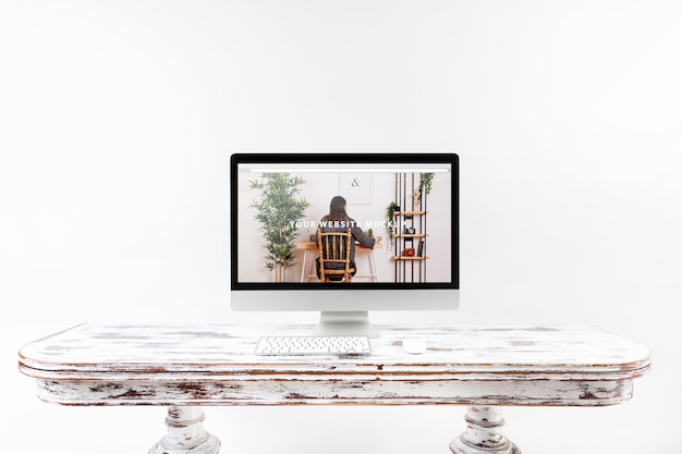 computer mockup on wooden desk