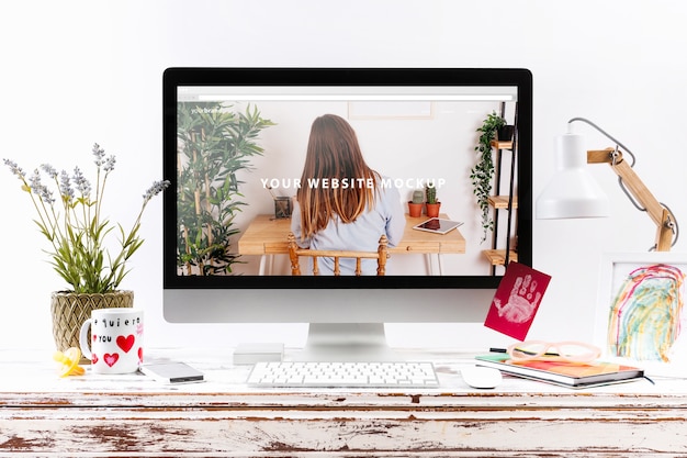 PSD computer mockup on wooden desk