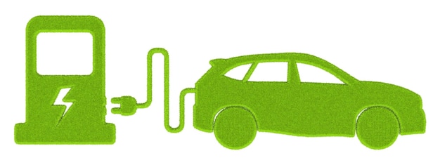 Concept voor het opladen van elektrische auto's Silhouet van een auto uit groen gras met een elektrische stekker en een oplaadstation voor elektrische voertuigen 3D-weergave geïsoleerd op een transparante achtergrond