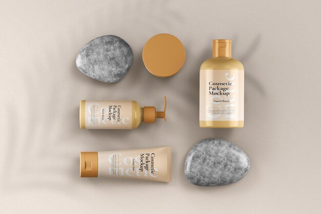 PSD mockup di bottiglie per imballaggio di set cosmetici