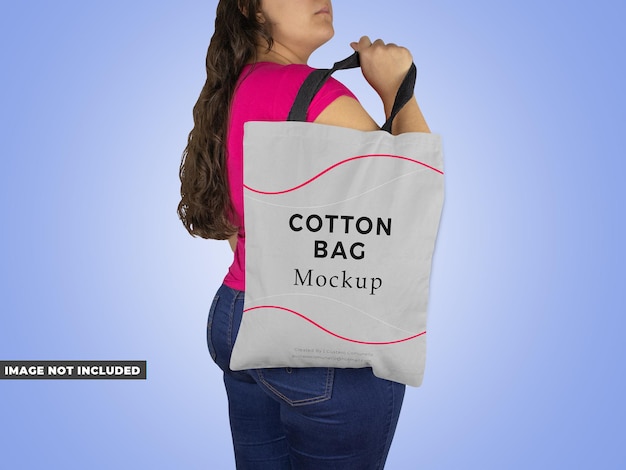 Mockup di borsa in cotone con donna psd