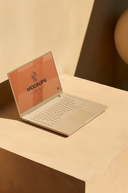 PSD cream kleur laptop mockup