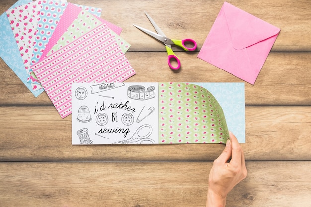 Creatieve diy mockup met handen