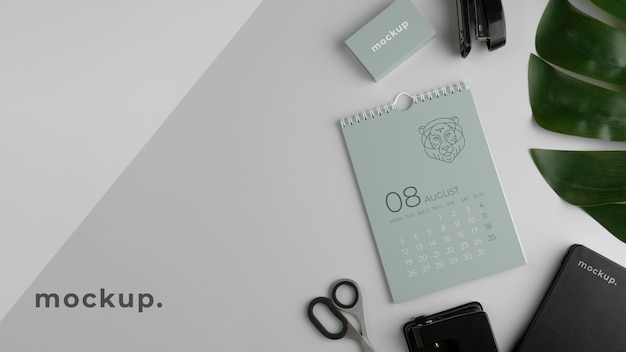 PSD disposizione creativa del calendario mock-up