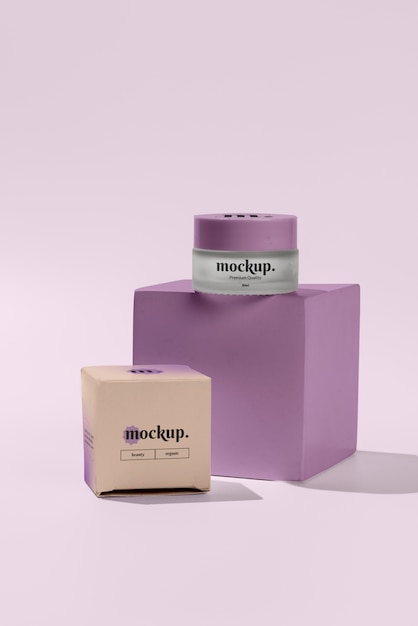 PSD crème containers met roze achtergrond