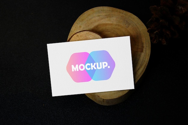 A cube card with the word mockup on it sits on a wooden bowl.