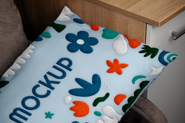 Дизайн макета подушки с цветочным узором