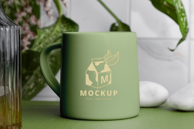 PSD simpatico design della tazza con mockup di piante