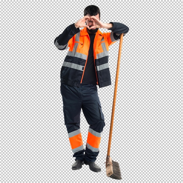 Człowiek z śmieci robi serce rękami.
