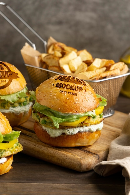 おいしいハンバーガーのアレンジメントモックアップ