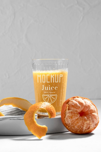 PSD mock-up di concetto di succo disintossicante delizioso